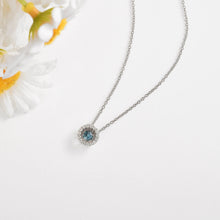 Load image into Gallery viewer, Natural Emerald Dancing Stone Halo Necklace