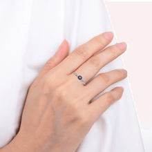 Load image into Gallery viewer, Model wearing sapphire ring, elegant blue sapphire ring, model in blue sapphire ring