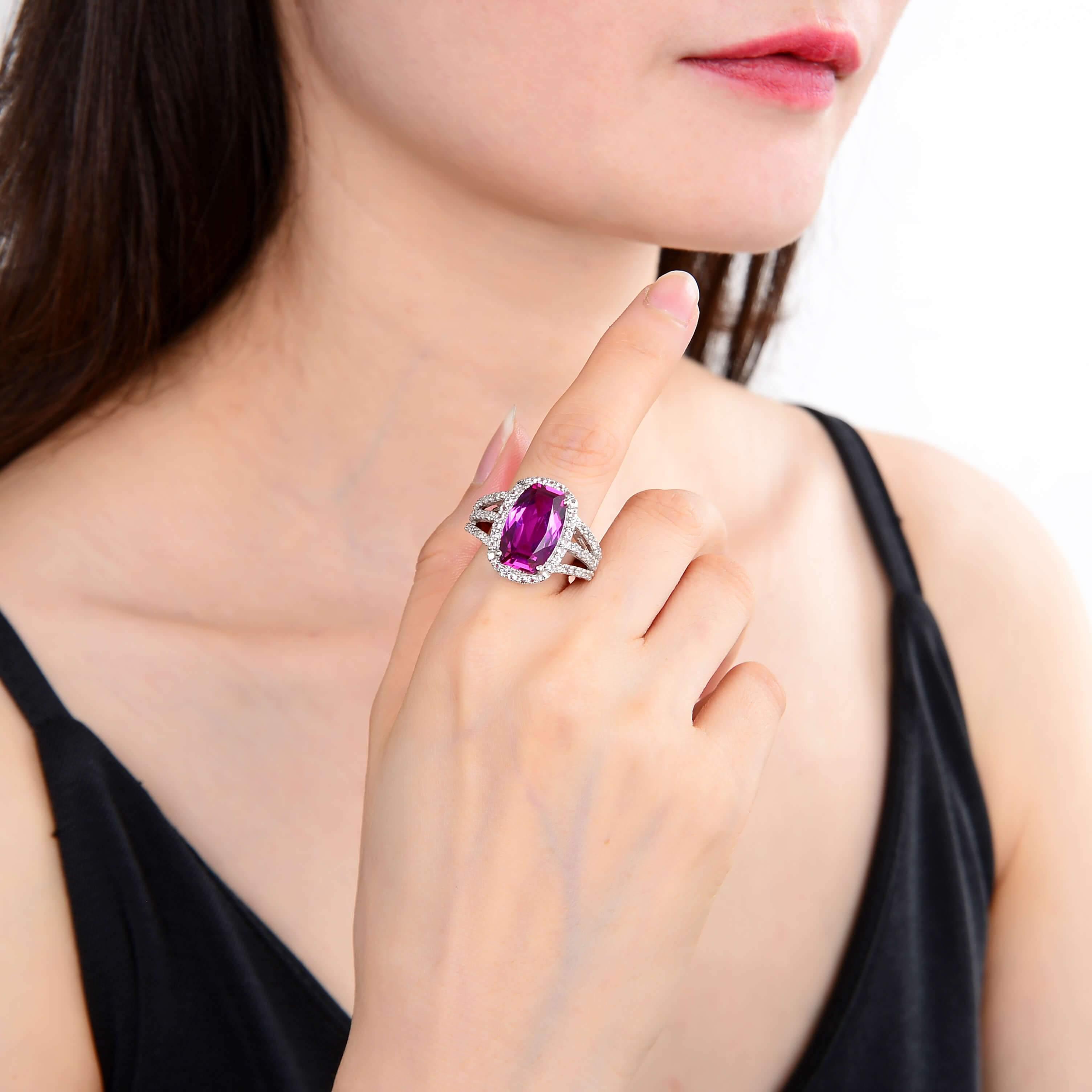 Signature Cushion Created Purple Sapphire Ring.
$ 100 Ð 150, Lab Created Purple Sapphire, Purple, White, White Topaz, 925 Sterling Silver, 6, 7, 8, Fashion