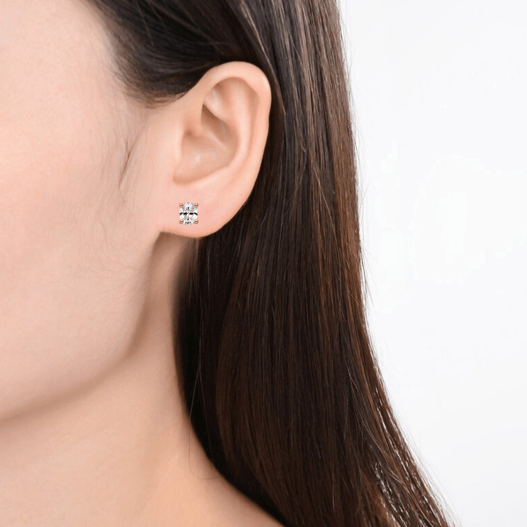 model in solitaire diamond, oval shape diamond, diamond solitaire studs, lab grown diamond 