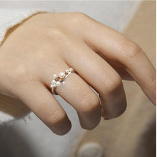 Load image into Gallery viewer, white pearl ring design