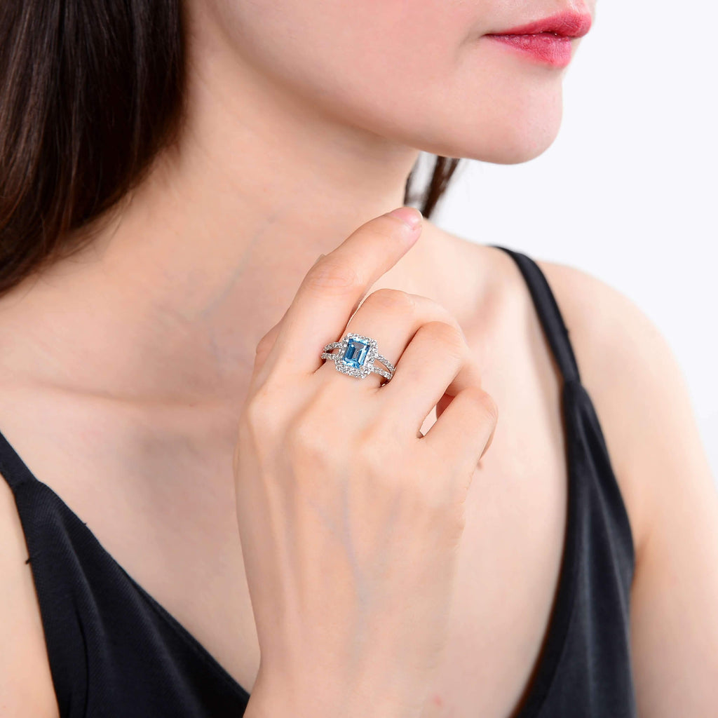 Sterling Silver Blue Topaz Ring accentd with White Topaz.
$ 50 – 100, 6, 7, 8, Blue, Emerald Cut/Octagon, Blue Topaz, White Topaz, 925 Sterling Silver, Fashion